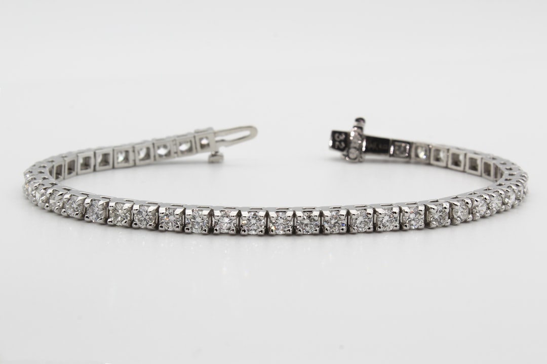 Illustrated cover featuring diamond tennis bracelets with sizing, quality, and care tips